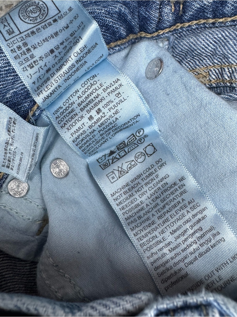 Levi’s Women’s Cinch Barrel Jeans - Let Love In Size 27x31 NWOT - Picture 7 of 12